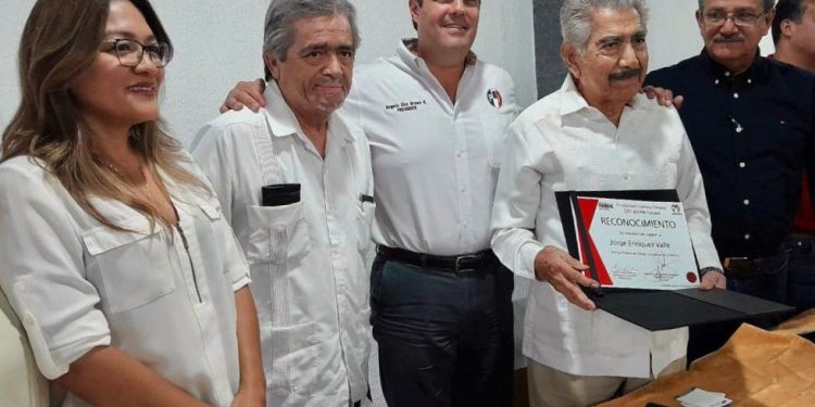 Don Jorge Enríquez Valle, “la voz de oro” recibe Reconocimiento trayectoria de vida