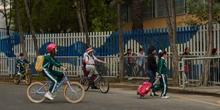 Camino a la escuela seguro. Recomendaciones que debemos grabarnos y compartir los padres de familia