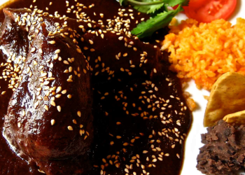 Para celebrar septiembre Mole Poblano, riquísimo