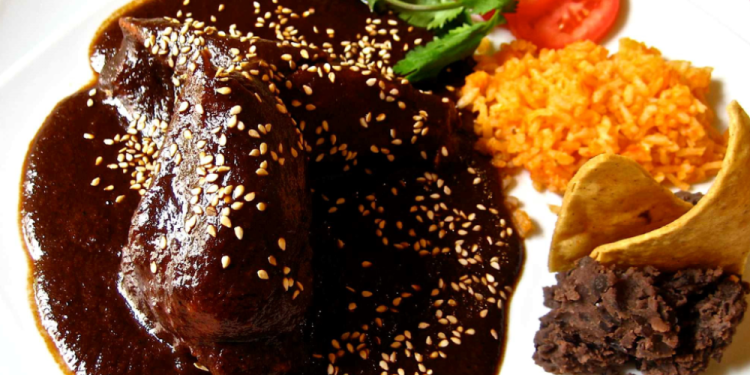 Para celebrar septiembre Mole Poblano, riquísimo