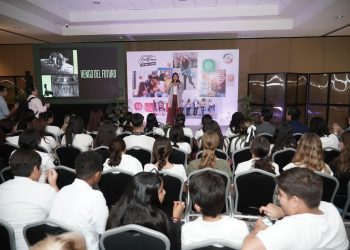 Sylvana Beltrones reconoce la importancia de guiar a los jóvenes en la era digital de manera segura y saludable