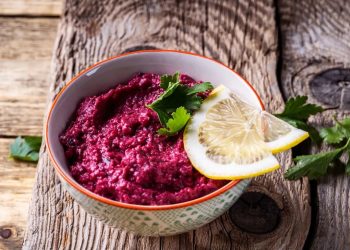 Hummus de remolacha y rábano