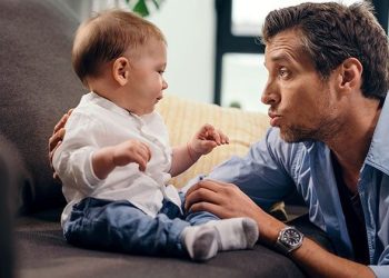 Papá antes que Mamá. Las primeras palabras del bebé