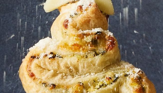 Brochetas de árbol de Navidad con espinacas y alcachofas