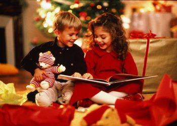 Lee un poema y pon en acción a los niños en Navidad. Divertido Juego para la familia