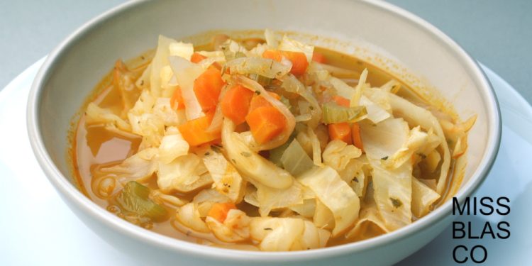 Sopa caliente de Repollo