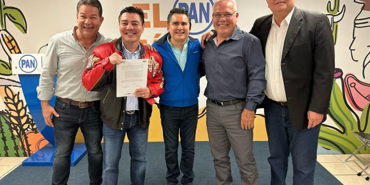 Aspirantes a diputados federales se registran en el PAN Sonora