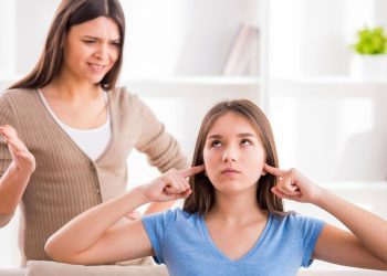 Si tienes adolescentes en casa, mira estas tres maneras de hacer comunicación con ellos