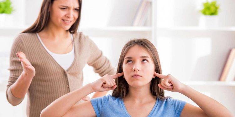 Si tienes adolescentes en casa, mira estas tres maneras de hacer comunicación con ellos