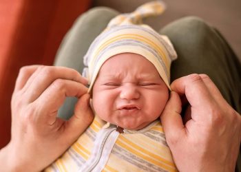 Fuera cobijas; así deben dormir los bebés calientitos y seguros