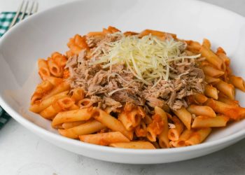 Macarrones con atún y tomate