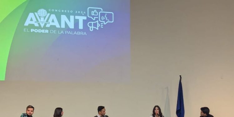 Levante la mano el joven que no usa internet todo los días… nadie la levantó