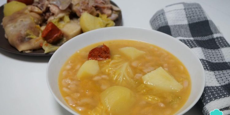 Caldo gallego de la abuela, para el frío