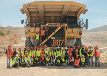 Estudiante de la UNISON visitan el complejo La Caridad de Grupo México