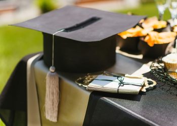 Se quedan sin fiesta. Local de eventos confunde a empresa de Graduaciones con su mala actitud