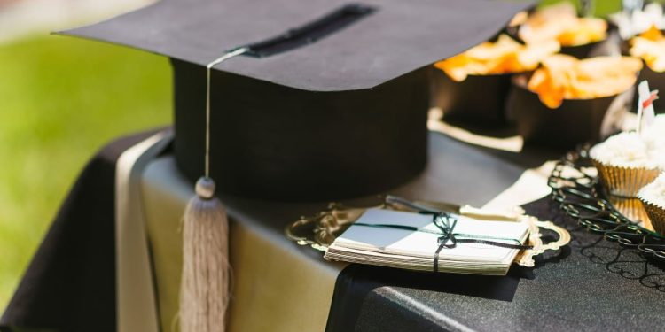 Se quedan sin fiesta. Local de eventos confunde a empresa de Graduaciones con su mala actitud