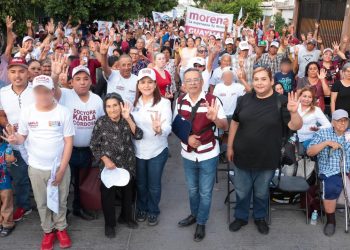 Karla Córdova González continúa visitando las colonias de Guaymas
