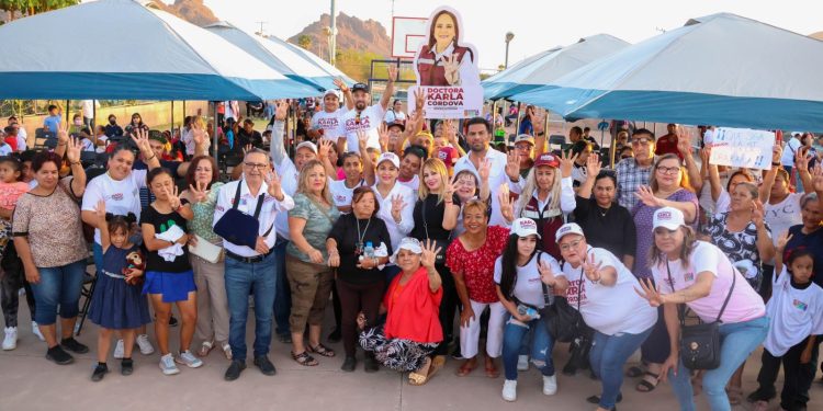 Karla Córdova González comparte propuestas de trabajo con familias del Fraccionamiento Misioneros en Guaymas