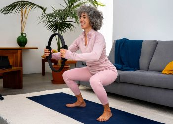 Come carbohidratos, todas las proteínas que te gusten y mueve tus piernas para generar masa muscular; ayudará a tu cuerpo de los 30 años en adelante