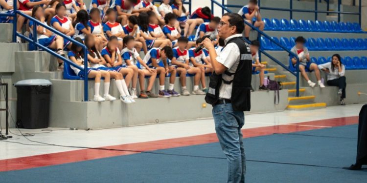 Orientan a jóvenes a conocer y prevenir el “Bullying”