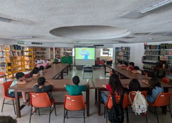 Después de una buena función de cine, las Niñas y los Niños conocieron y pintaron sus derechos en estas vacaciones