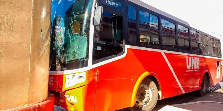 No hay camión urbano completo; 30 de ellos participan en accidentes a la semana por choferes no capacitados