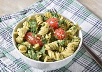 Pasta con espinacas y queso