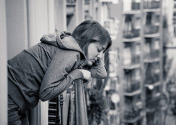 Estar no juzgar. La importancia de buscar ayudar antes de tomar una decisión que termine con el dolor