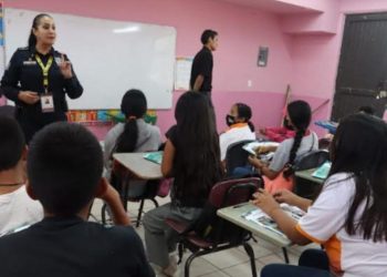 “No le diga a un niño que un policía se lo va a llevar” Cristina García, Policía DARE de Hermosillo, recibió reconocimiento Nacional por esta razón