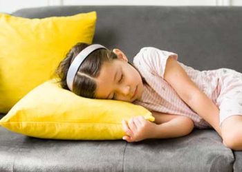 ¿En qué ayuda la siesta a los niños?