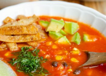 Sopa de tortilla vegetariana