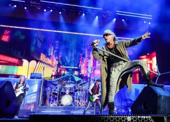 Regresa triunfal la Doncella de Hierro a Phoenix