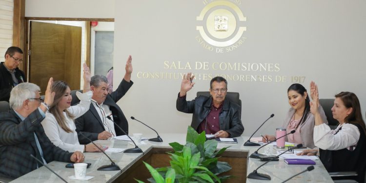 Congreso del Estado dictamina reformas a las leyes de Educación y de Profesiones