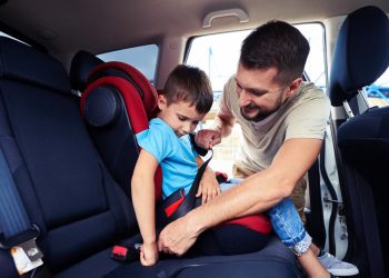 ¡Falta un mes para vacaciones! No olvides conseguir la silla del auto para la seguridad de los niños