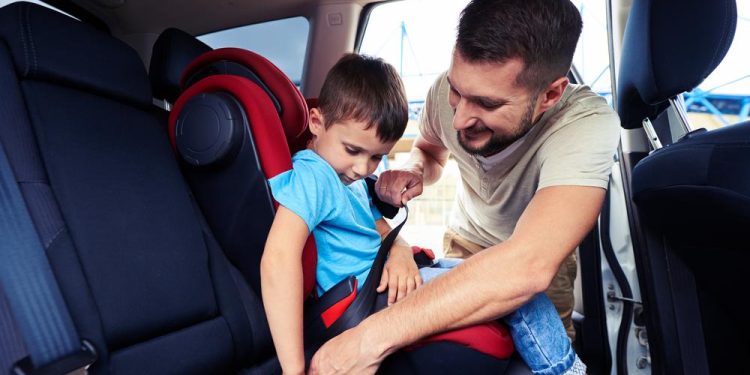 ¡Falta un mes para vacaciones! No olvides conseguir la silla del auto para la seguridad de los niños