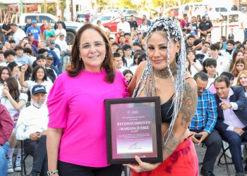“Cree en ti”, la conferencia que presentó La Barby, Mariana Juárez