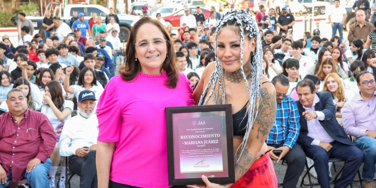 “Cree en ti”, la conferencia que presentó La Barby, Mariana Juárez