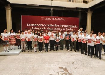 Estudiantes de preparatoria son reconocidos por su excelencia académica en Guaymas