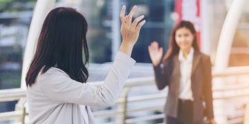 ¿Qué significa que alguien no te salude, según la psicología?