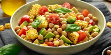 Ensalada de garbanzo, aguacate y maíz