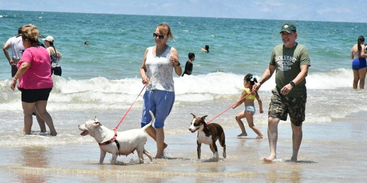 Gobierno Municipal garantiza seguridad y limpieza en Bahía de Kino durante vacaciones