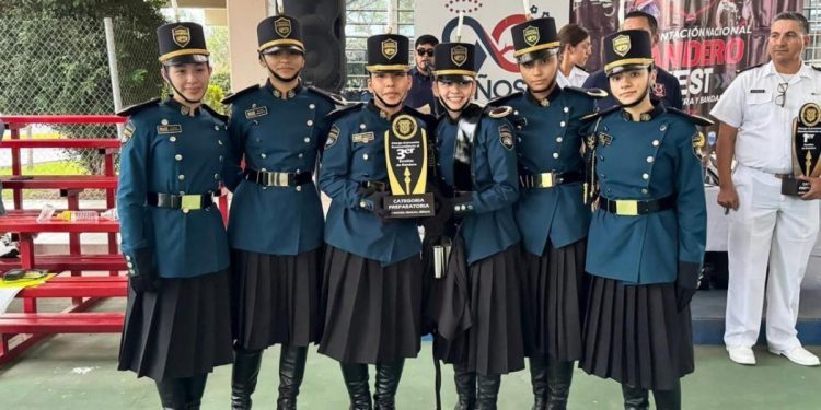 Escolta Oficial Coyotes del Cobach Obregón 3 obtiene tercer lugar nacional en el Bandero Fest 2025