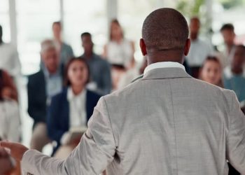 Cuando usar el poder de la voz fuerte para sumar