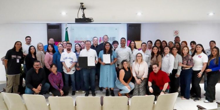 Ofrecerá Gobierno de Sonora 300 terapias asistidas con delfines para personas con discapacidad