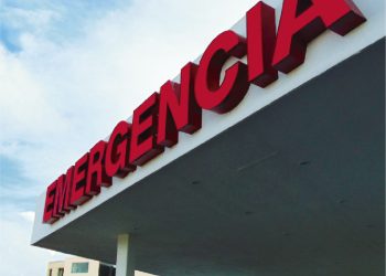Menor es atendida tras mordedura de serpiente en escuela
