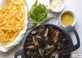 Mejillones con papas fritas estilo Belga