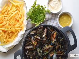 Mejillones con papas fritas estilo Belga