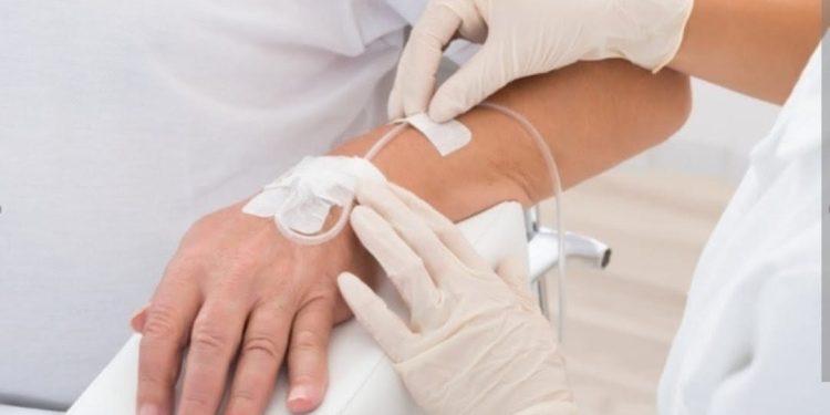 Bajo investigación: sueros intravenosos ligados a seis decesos en Sonora