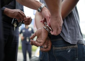 Detienen a hombre por faltas administrativas en el norte de la ciudad