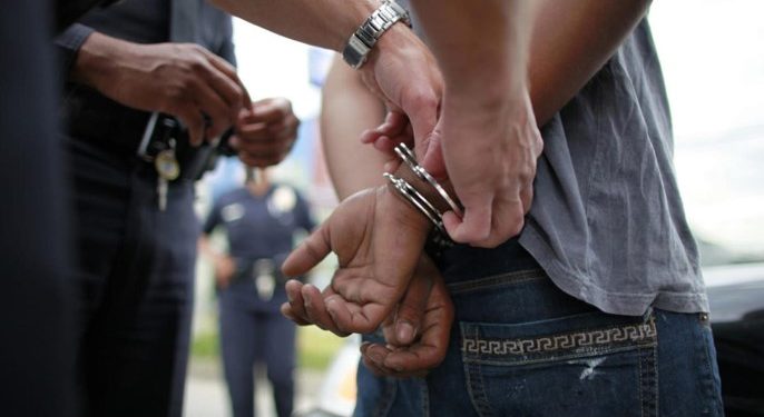 Detienen a hombre por faltas administrativas en el norte de la ciudad